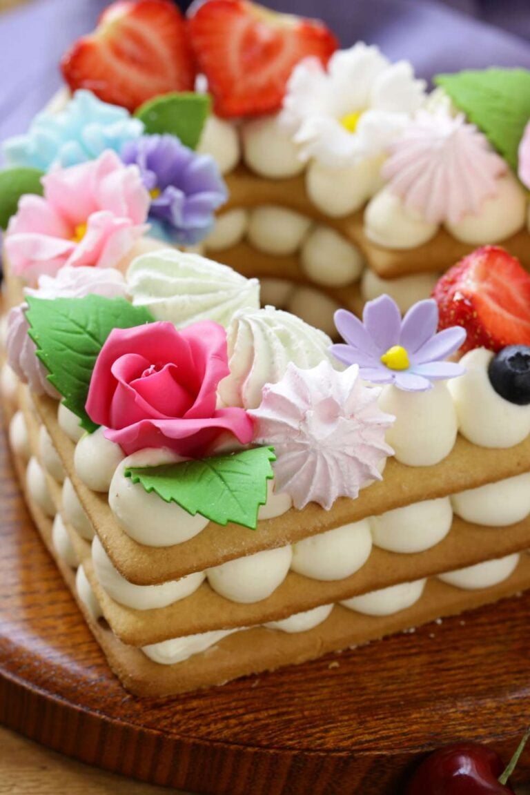 23 Beautiful Pastry Decorating Ideas