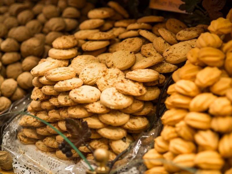 Storing Cookies