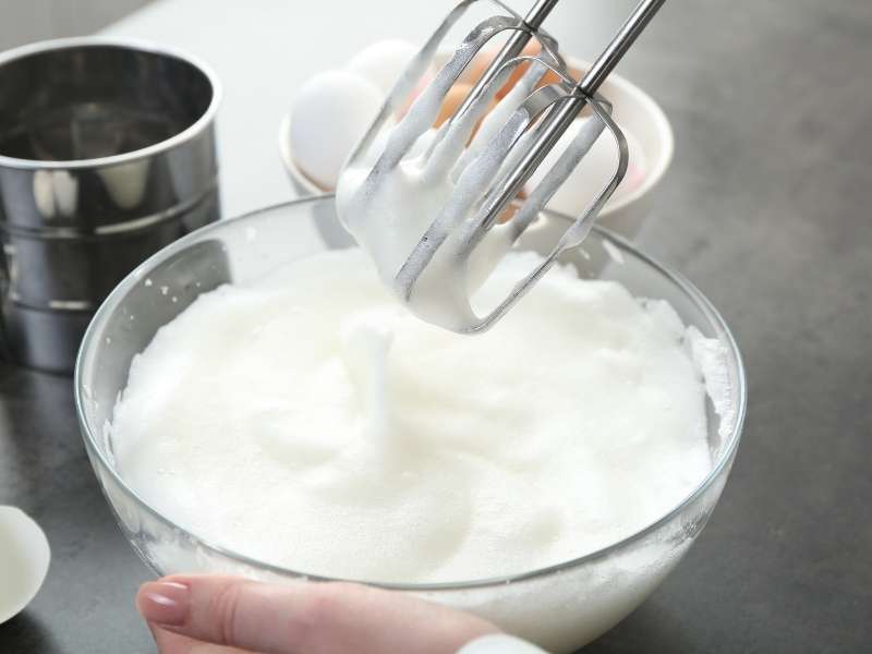 Whip the Egg Whites Correctly