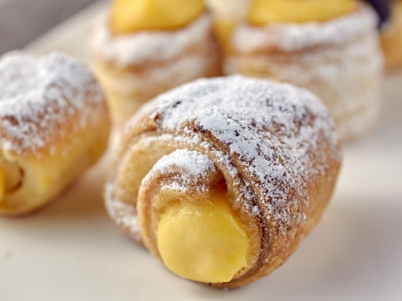 How to Freeze Pastries With Cream Fillings