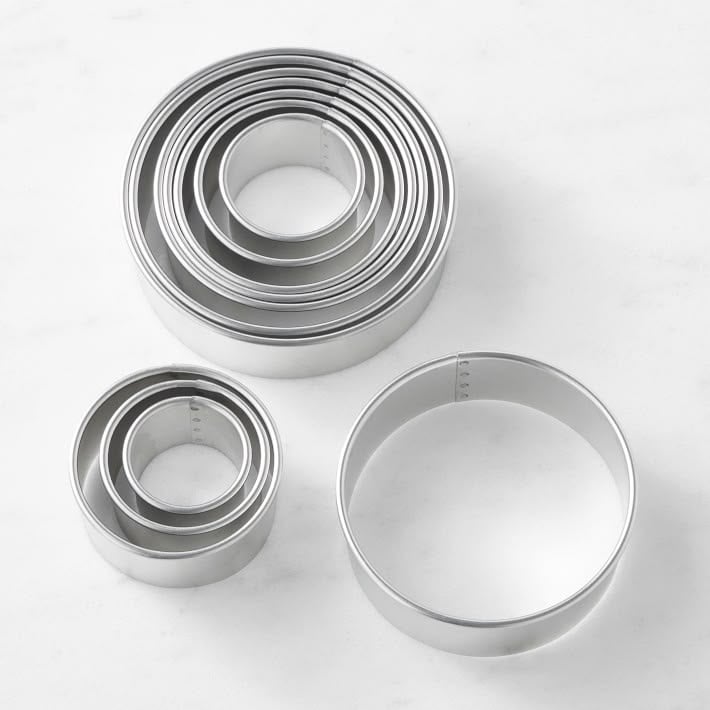 Bukuwa 12-Piece Round Cookie and Biscuit Cutter Set