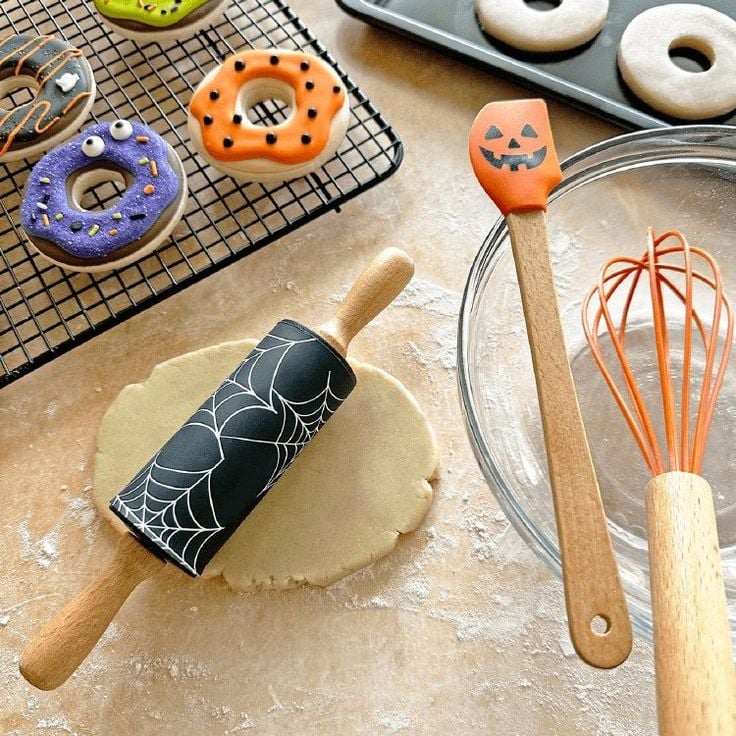 R&M Spooky Halloween 3-Piece Mini Bake Set