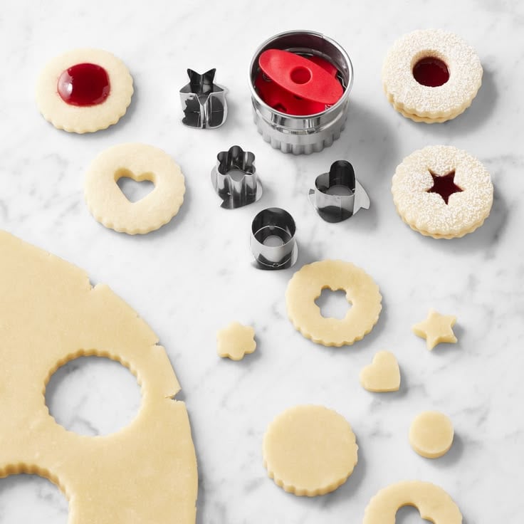 LUBTOSMN 9-Piece Christmas Linzer Cookie Cutter Set