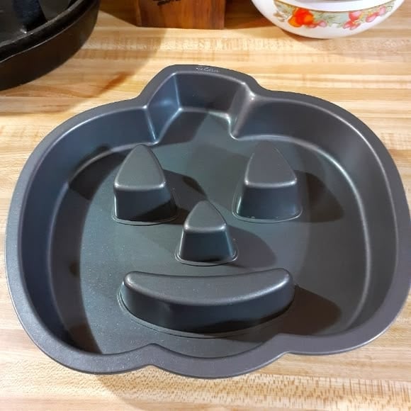 Novelty Cake Pan – Jack-O-Lantern Fluted